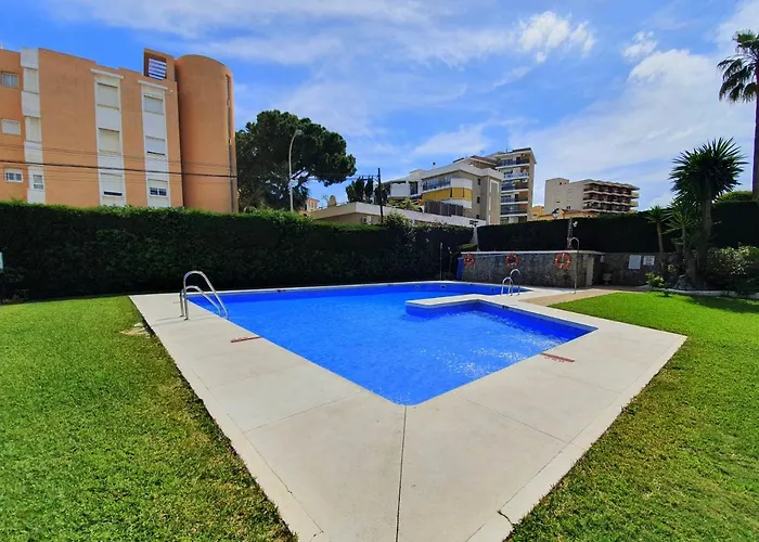 Acogedor En La Carihuela Con Plaza De Garaje Garantizada! Sol Montemar